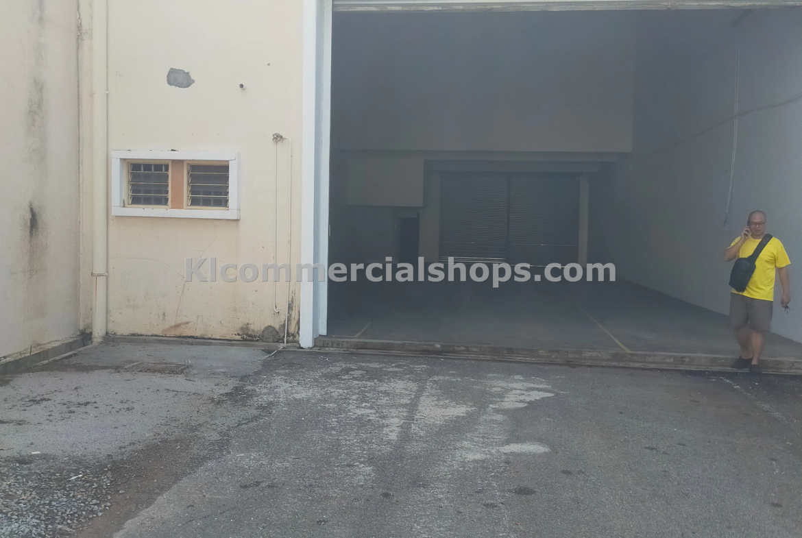 terrace factory for rent Kota Kemuning — Car Park Area
