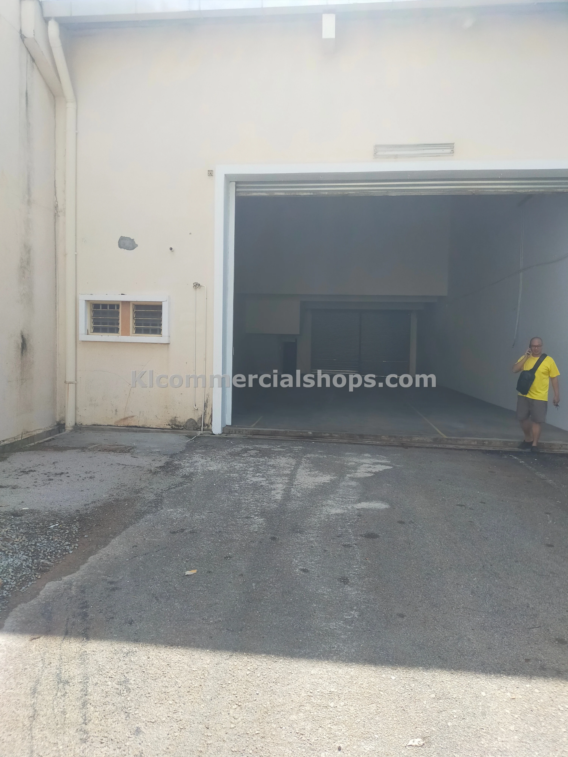 terrace factory for rent Kota Kemuning — Car Park Area