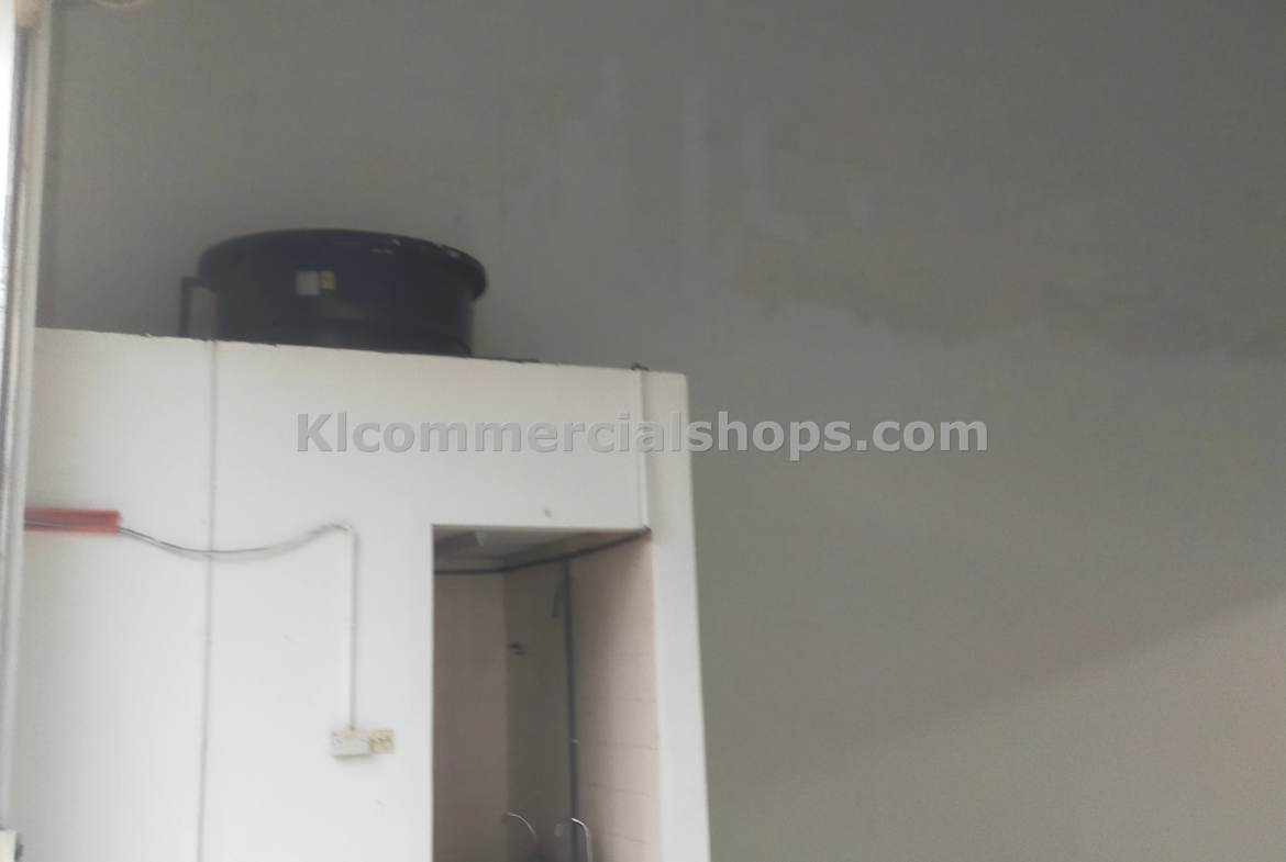 kilang untuk disewa Shah Alam — Pintu Masuk Roller Shutter