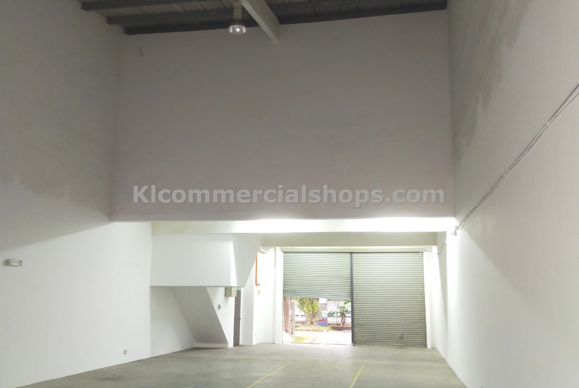 terrace factory for rent Kota Kemuning — Loading Bay Service Yard