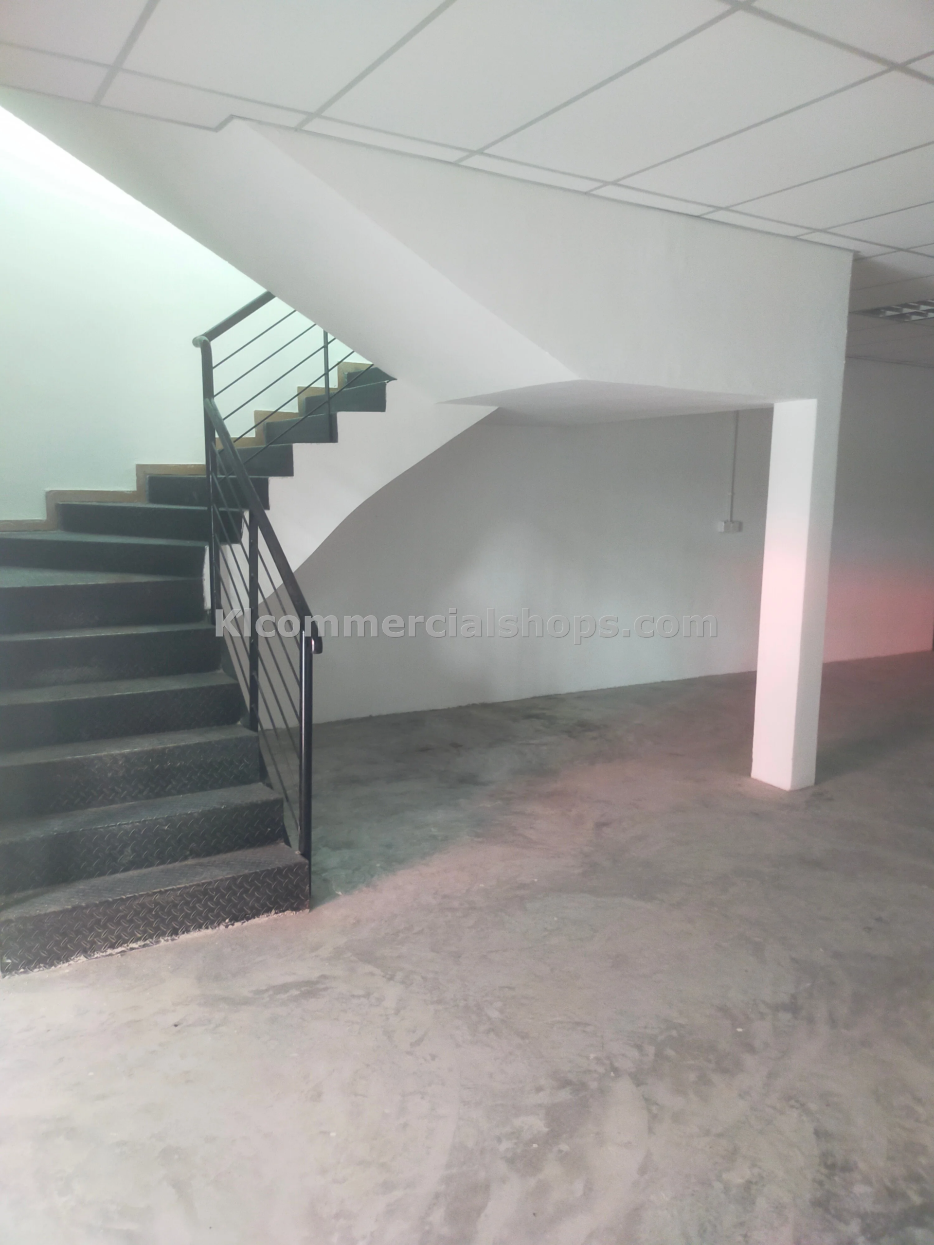 restaurant space for rent Petaling Street — Main Road Frontage 3032 Sq Ft