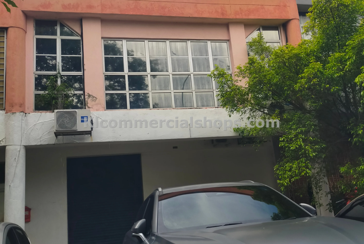 terrace factory for rent Kota Kemuning — Staircase Interior