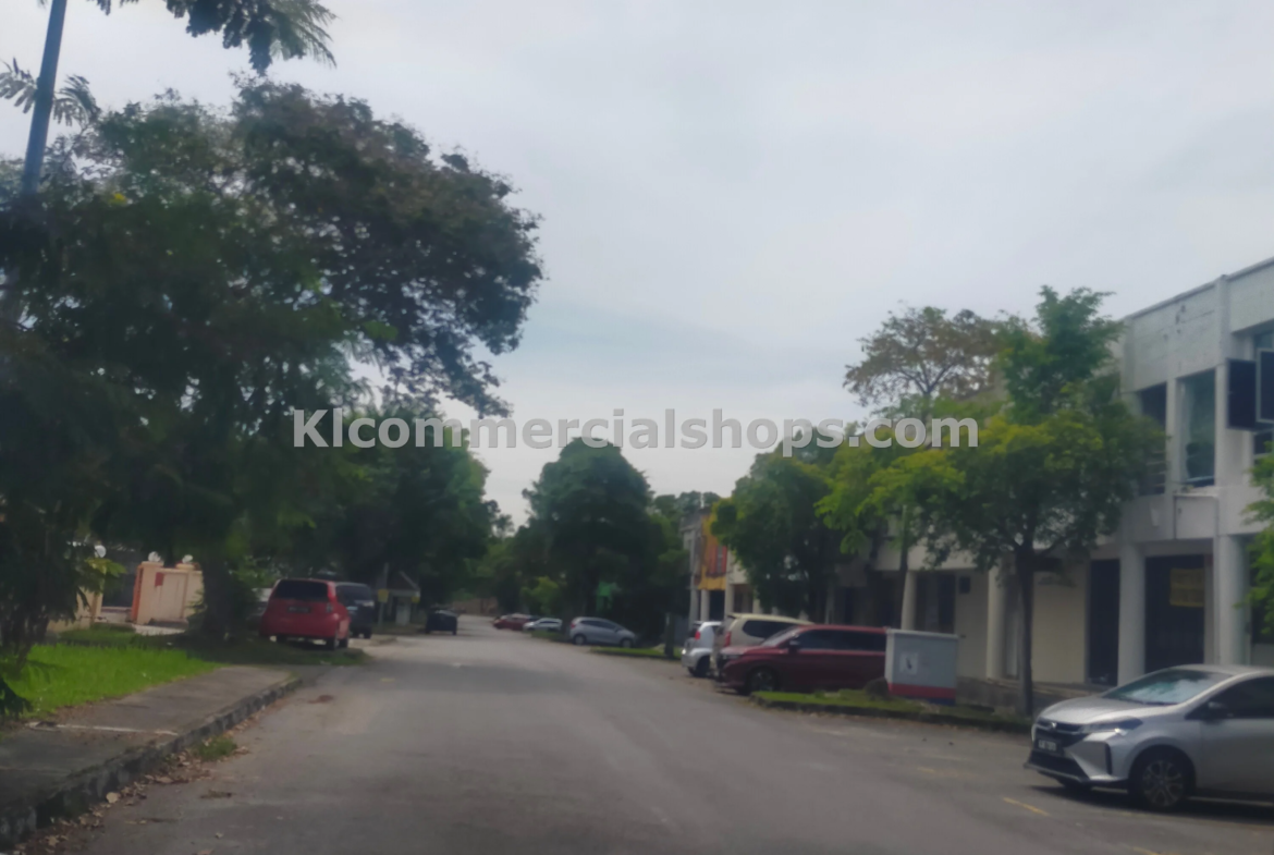 terrace factory for rent Kota Kemuning — Staircase Interior