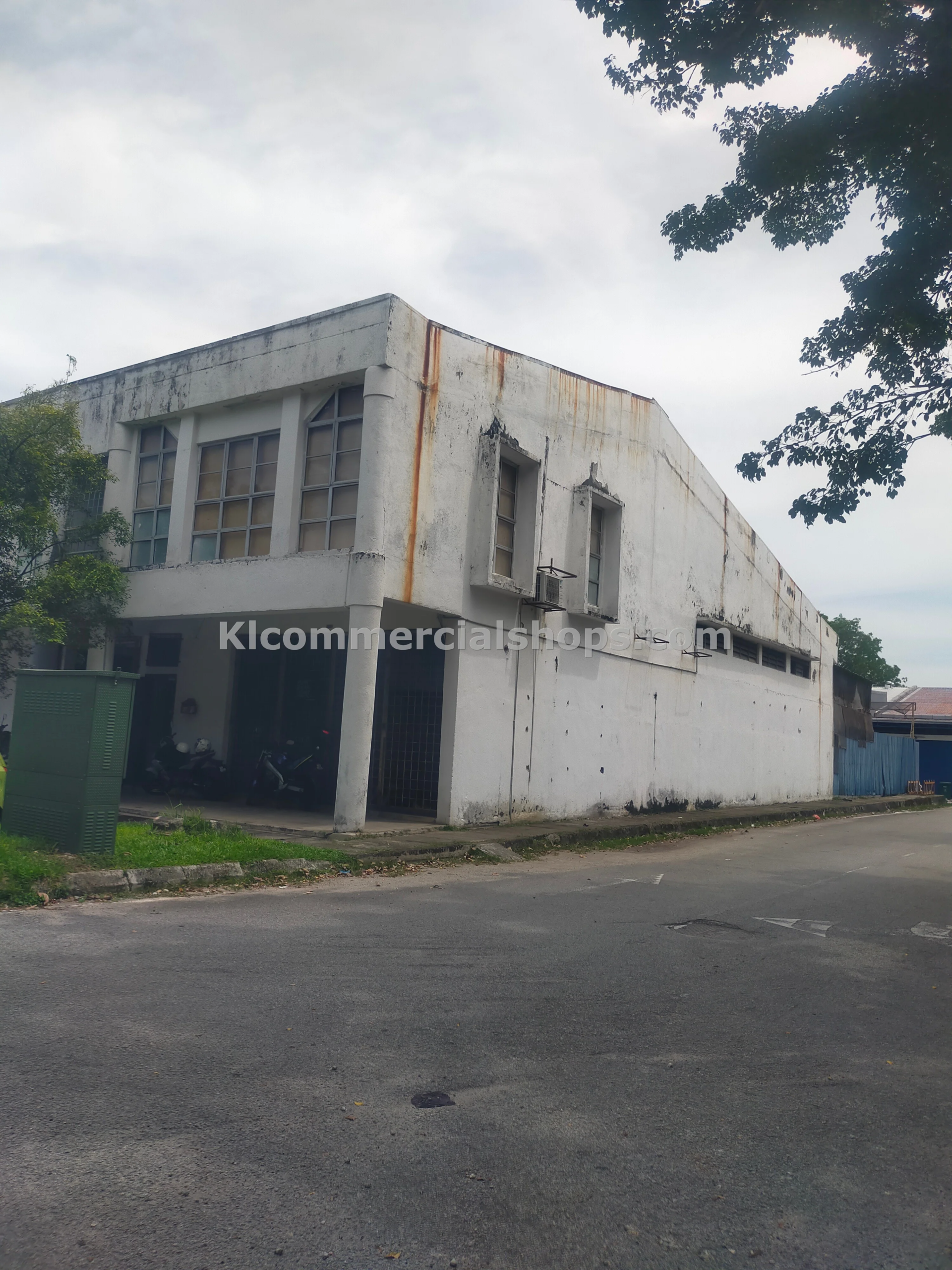 kilang untuk disewa Shah Alam — Lantai Bawah 3250 Kaki Persegi