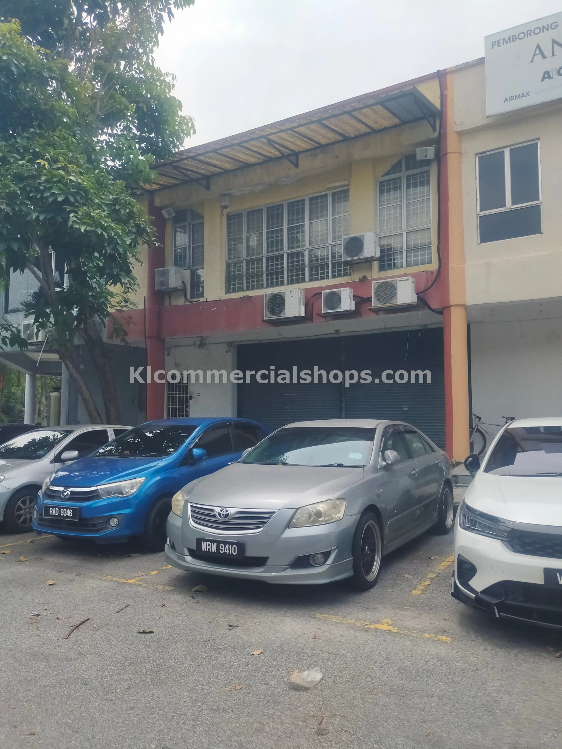 terrace factory for rent Kota Kemuning — Main Entrance Roller Shutter