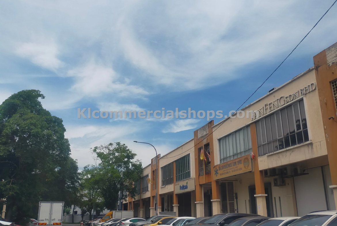 kilang untuk disewa Shah Alam — Tingkat Atas 750 Kaki Persegi