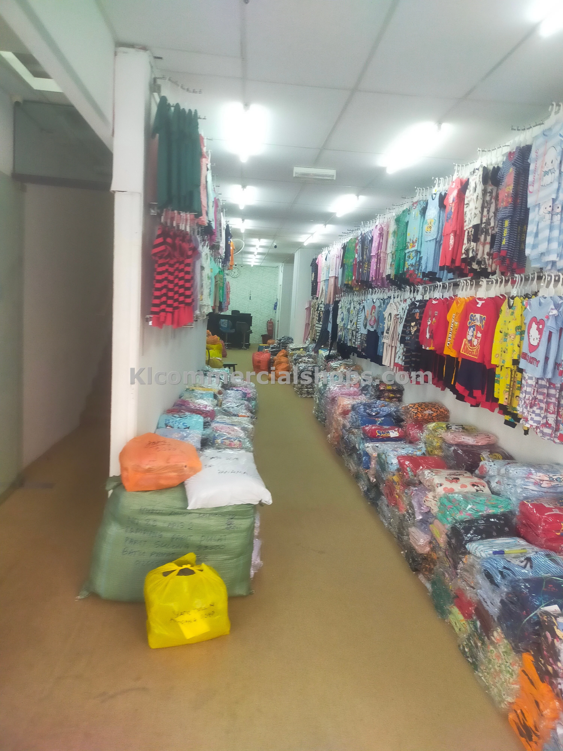 corner shop lot for rent Kenanga KL — 1700 Sq Ft Dual Frontage Corner Unit