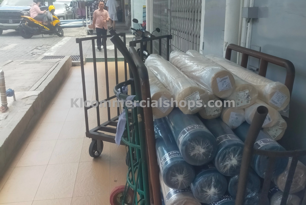 corner shop lot for rent Kenanga KL — 1700 Sq Ft Dual Frontage Corner Unit