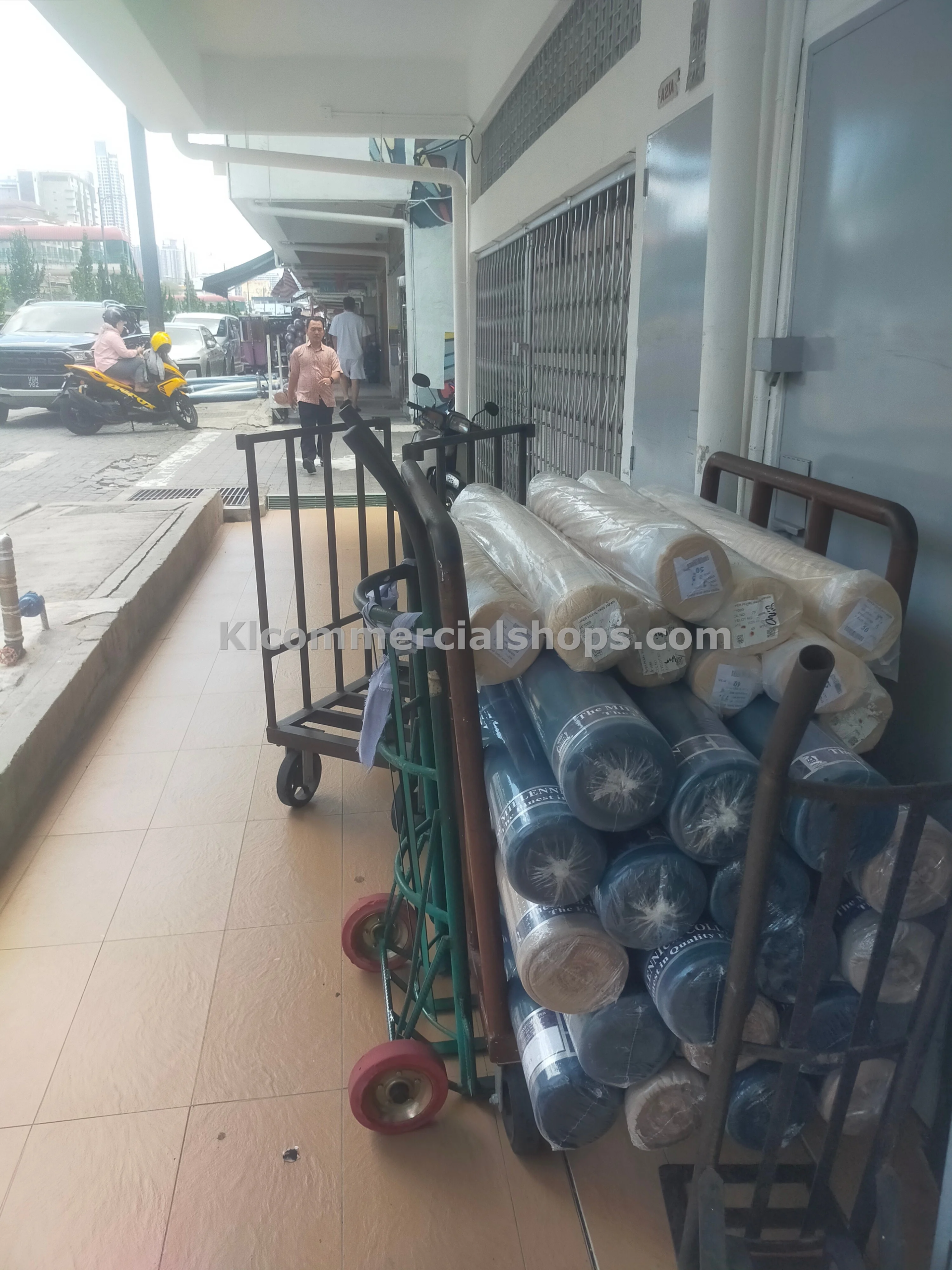 corner shop lot for rent Kenanga KL — 1700 Sq Ft Dual Frontage Corner Unit