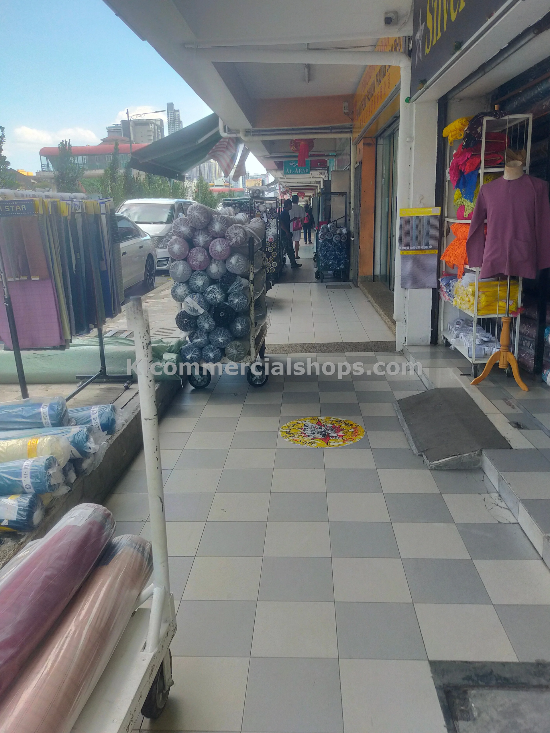 corner shop lot for rent Kenanga KL — 1700 Sq Ft Dual Frontage Corner Unit