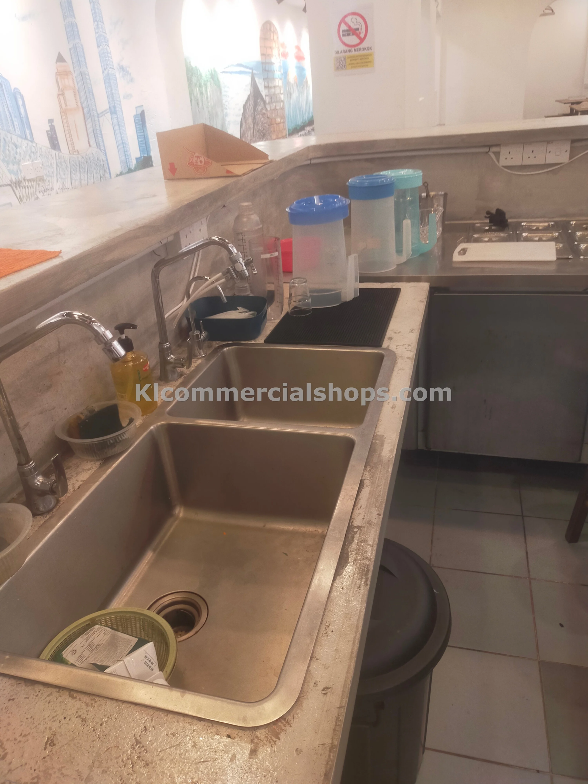 cafe for rent Petaling Street — Main Entrance View