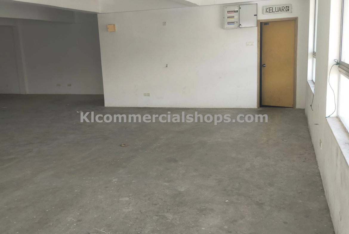 semi d factory for rent Cheras — 20260 Sq Ft Basement Container Yard