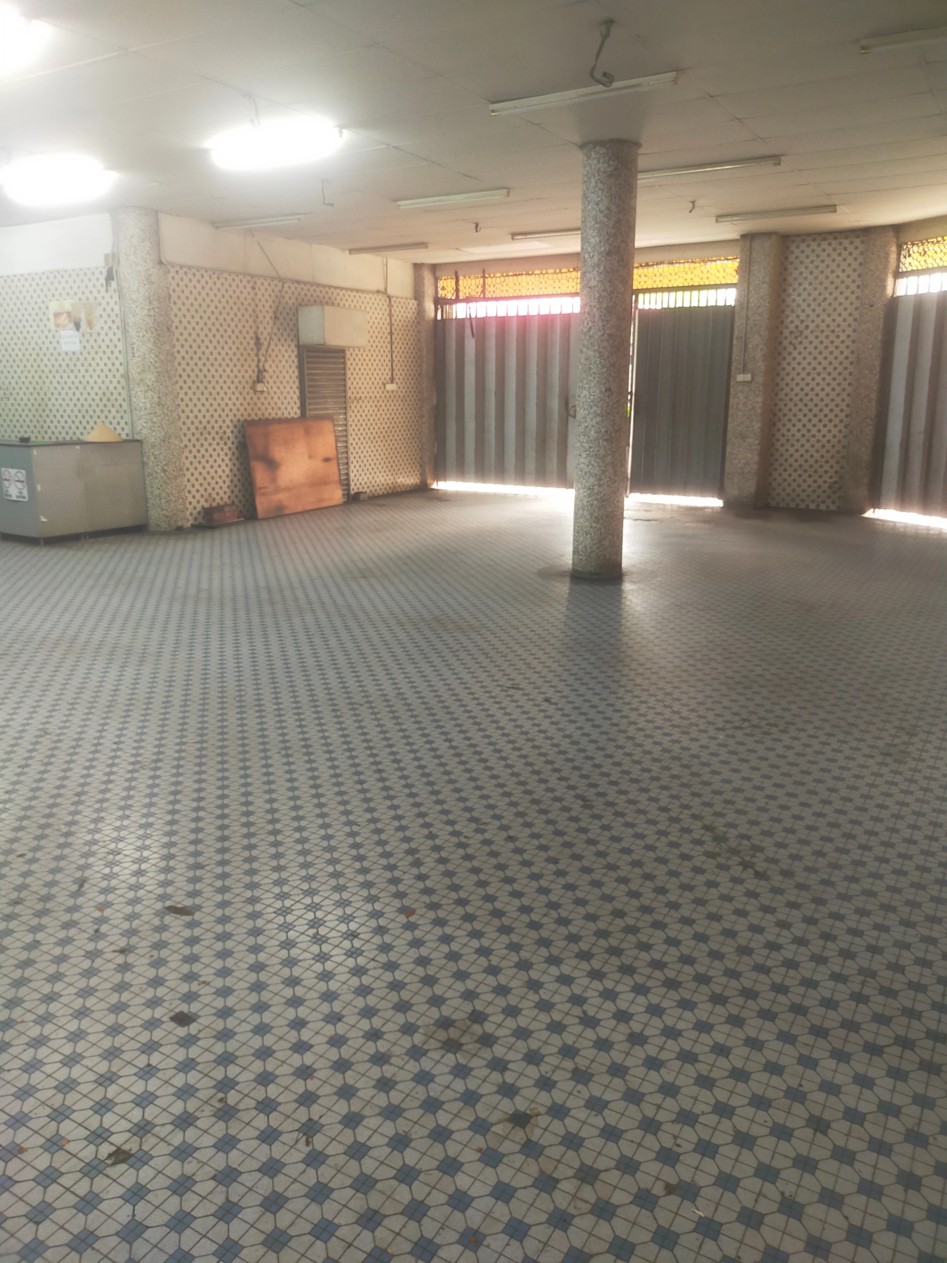 corner shop lot for rent Petaling Street — Prime Location Main Road Frontage