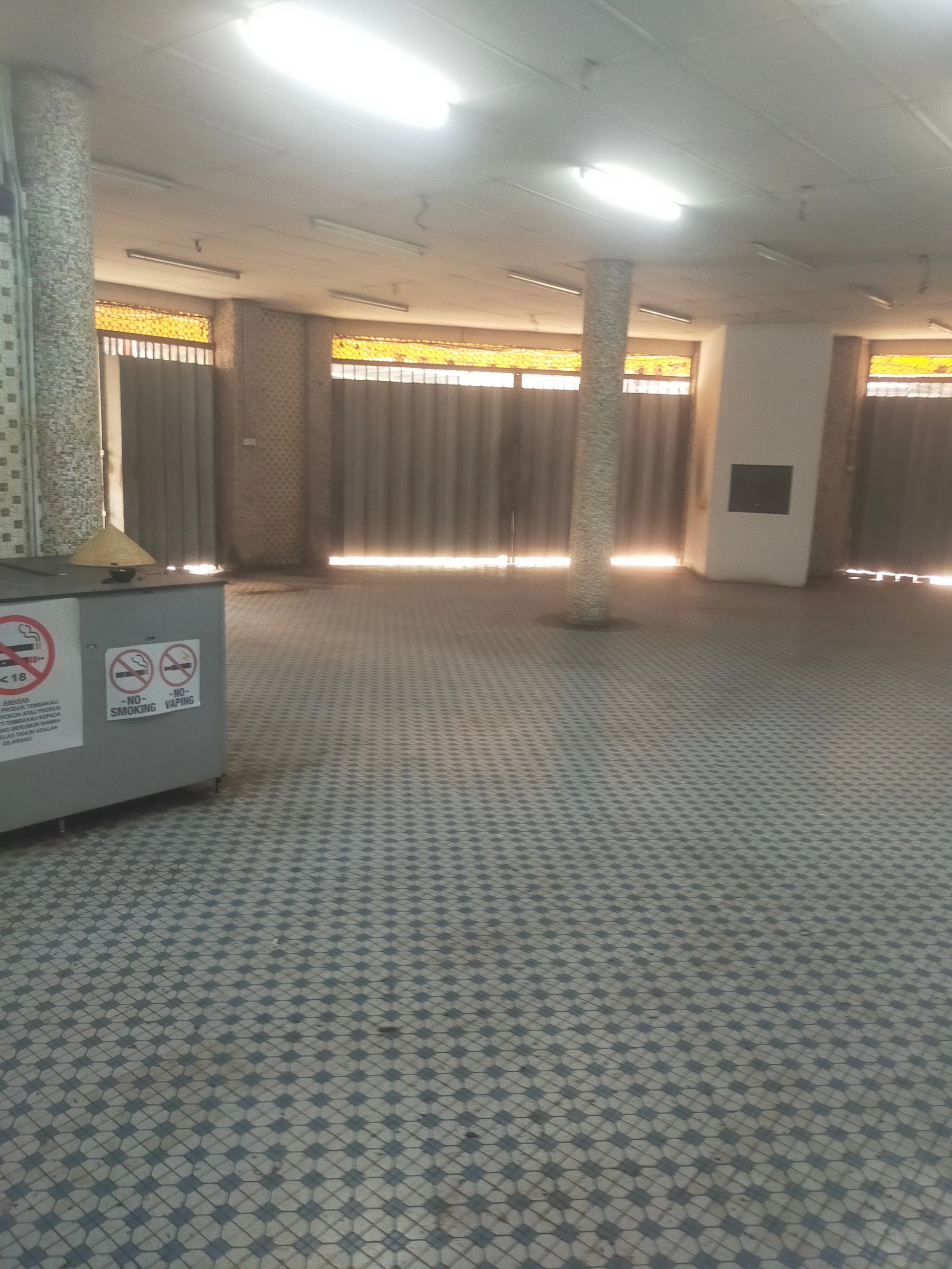 corner shop lot for rent Petaling Street — Prime Location Main Road Frontage