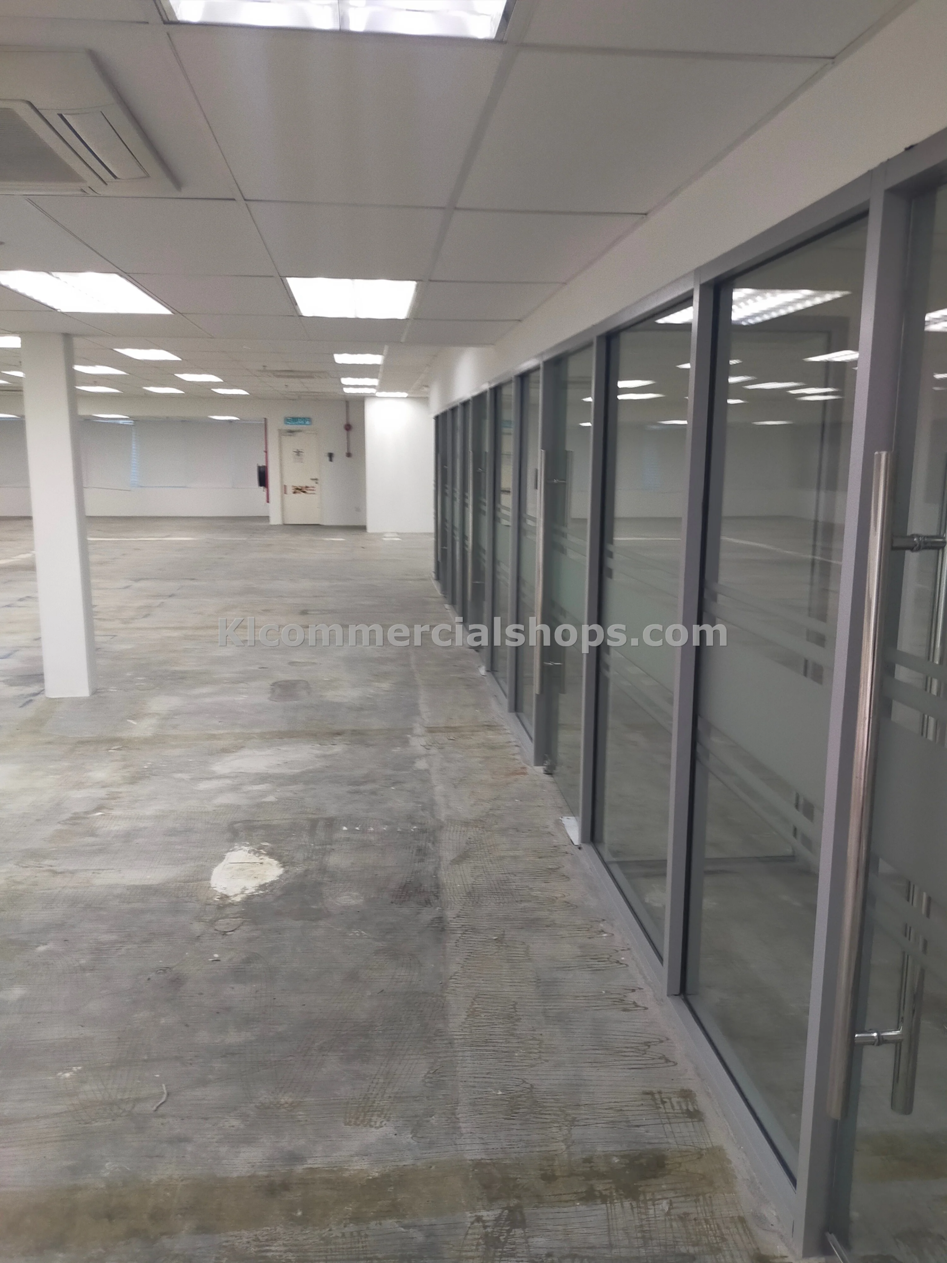 Commercial showroom space for rent in Puchong car showroom 2
