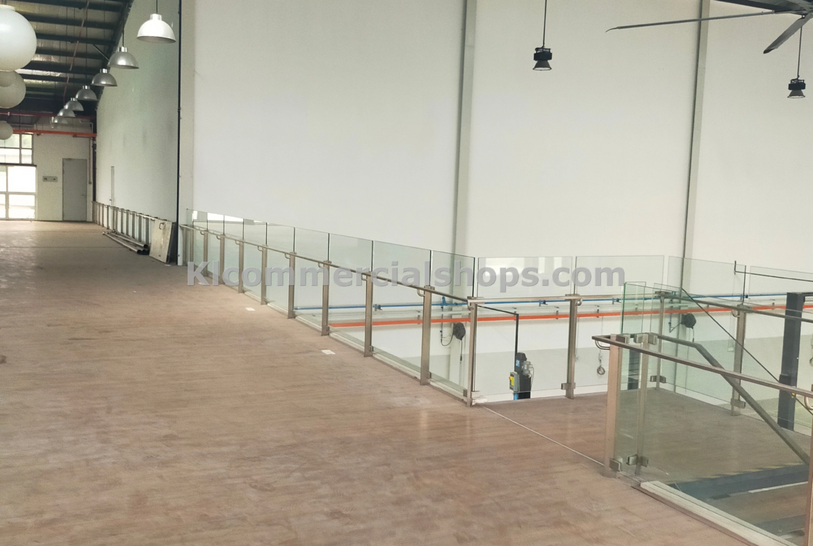 Industrial showroom for rent in Puchong car showoom