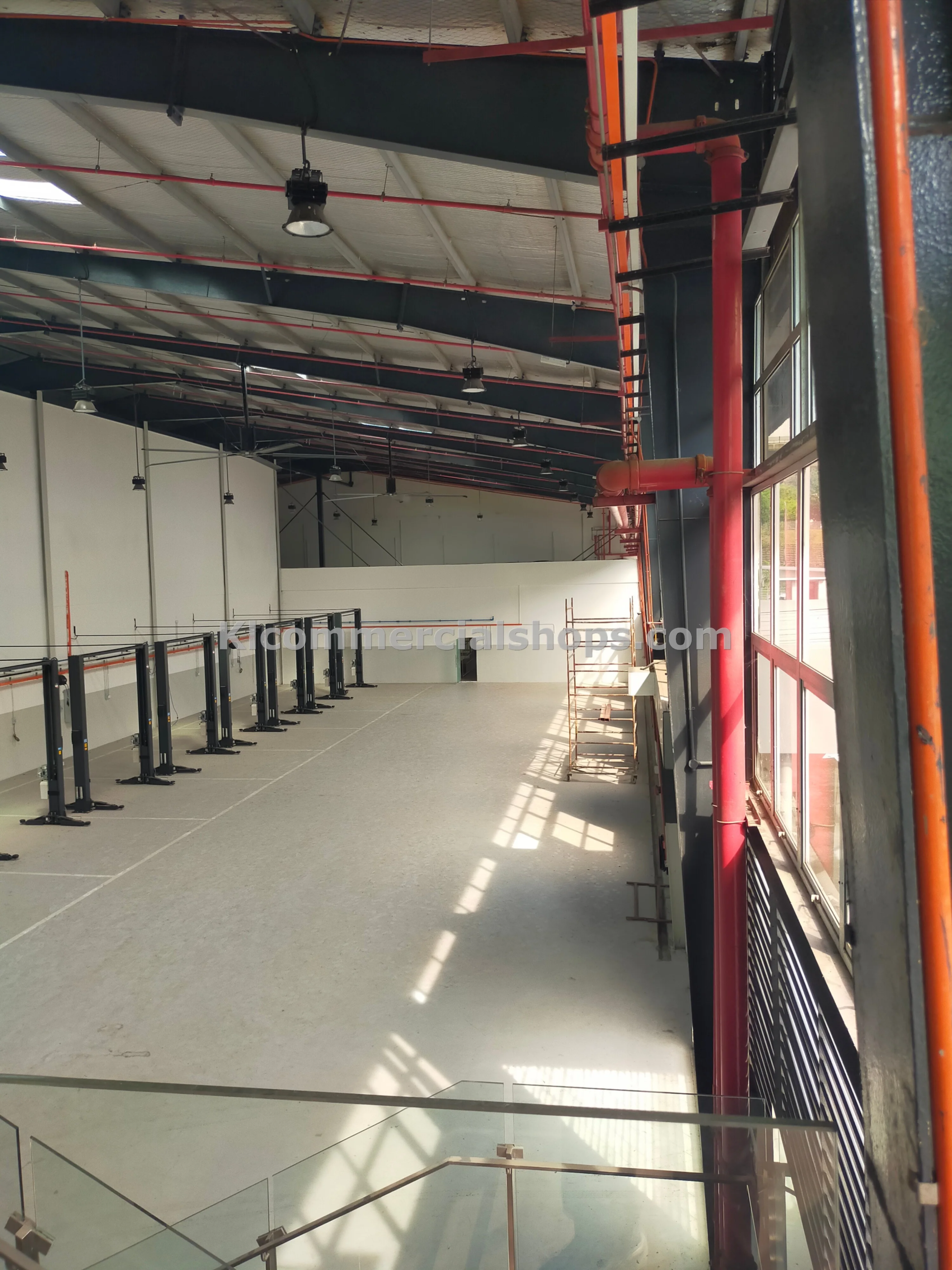 Industrial showroom for rent in Puchong 52000 sqft