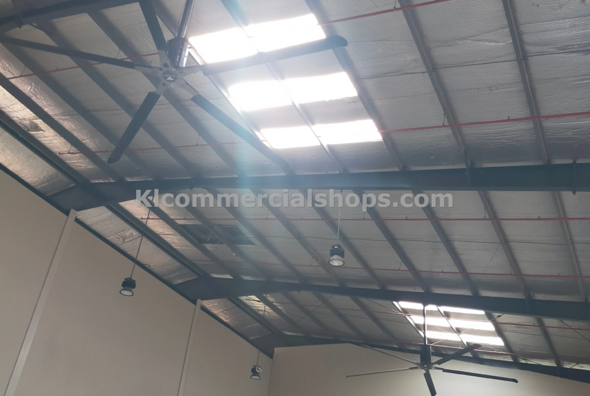 Large showroom for rent in Puchong