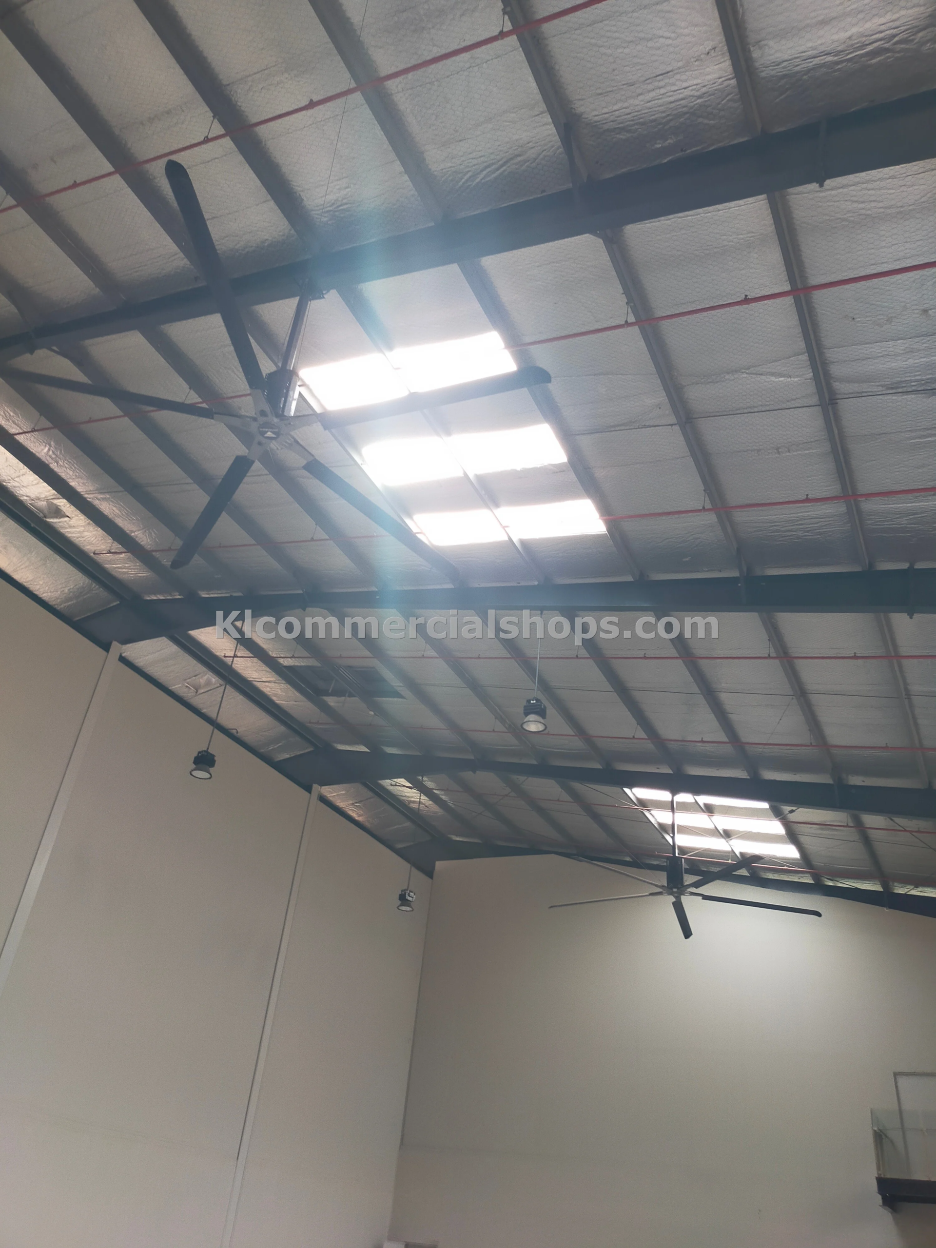 Large showroom for rent in Puchong