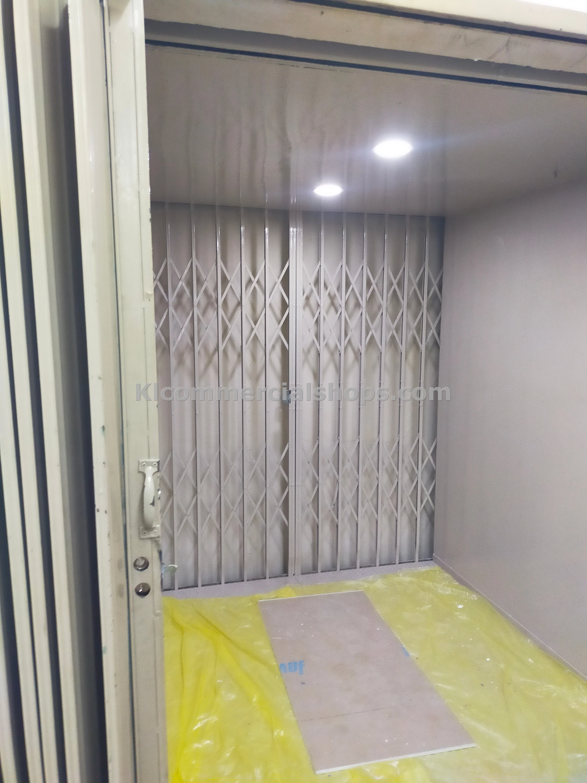 shop for rent Kenanga cargo lift shop for rent Kenanga cargo lift